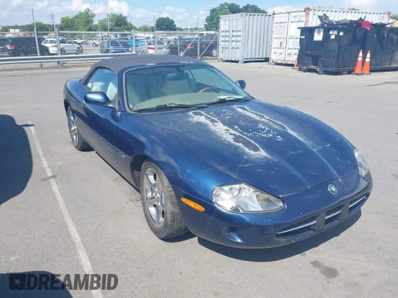 ✅ 2000 Jaguar XK • VIN: SAJJA42C5YNA02796 • Lot: 42752481. Wystawiony na IAAI z przebiegiem Nie podano. Bezpłatny archiwum sprzedaży aukcyjnych z USA i szczegółowy raport historii pojazdu na DreamBid. Zdjęcie 1.