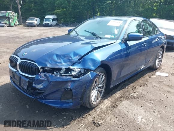 ✅ 2023 BMW 3 Series 330i xDrive • VIN: 3MW89FF06P8D68103 • Lot: 42456198. Listed on IAAI with 11,878 mi. Free auction sales archive from the USA and detailed vehicle history report at DreamBid. Image 6.