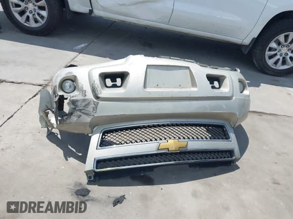 ✅ 2013 Chevrolet Suburban LT • VIN: 1GNSCJE06DR121770 • Lot: 43074095. Wystawiony na IAAI z przebiegiem 240 775 mil. Bezpłatny archiwum sprzedaży aukcyjnych z USA i szczegółowy raport historii pojazdu na DreamBid. Zdjęcie 12.