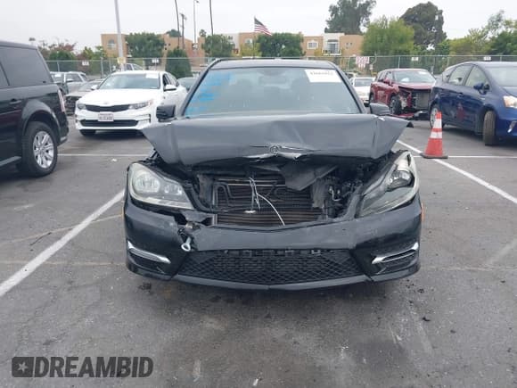 ✅ 2014 Mercedes-Benz C 250 Sport • VIN: WDDGF4HB8EA940242 • Lot: 42661812. Wystawiony na IAAI z przebiegiem 167 902 mil. Bezpłatny archiwum sprzedaży aukcyjnych z USA i szczegółowy raport historii pojazdu na DreamBid. Zdjęcie 12.