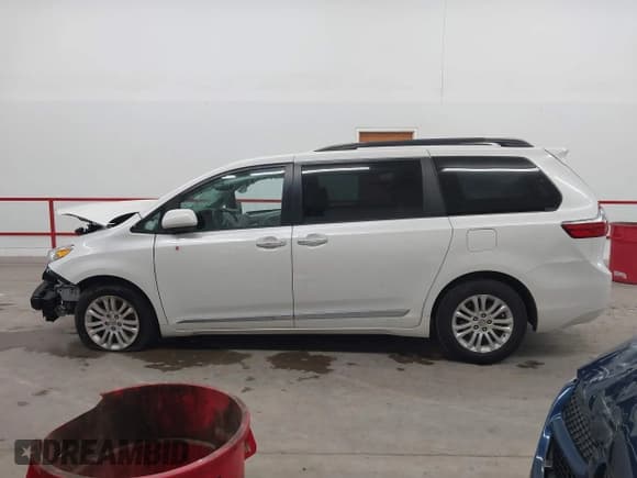 ✅ 2017 Toyota Sienna XLE Auto Access Seat • VIN: 5TDYZ3DC2HS880075 • Lot: 42862717. Listed on IAAI with 130,492 mi. Free auction sales archive from the USA and detailed vehicle history report at DreamBid. Image 15.