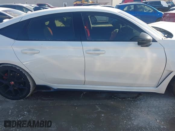 ✅ 2023 Honda Civic Type R • VIN: JHMFL5G48PX001422 • Lot: 41064411. Listed on IAAI with 20,895 mi. Free auction sales archive from the USA and detailed vehicle history report at DreamBid. Image 13.