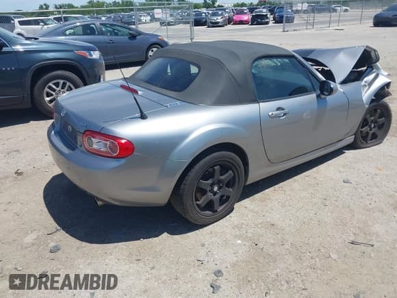 ✅ 2013 Mazda MX-5 Miata Sport • VIN: JM1NC2JF8D0232377 • Lot: 42312848. Wystawiony na IAAI z przebiegiem Nie podano. Bezpłatny archiwum sprzedaży aukcyjnych z USA i szczegółowy raport historii pojazdu na DreamBid. Zdjęcie 4.