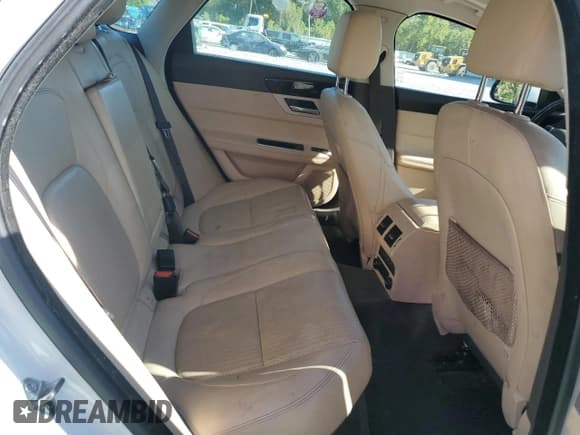 ✅ 2016 Jaguar XF 35t Prestige • VIN: SAJBK4BV2GCY16320 • Lot: 84399945. Wystawiony na Copart z przebiegiem 70 680 mil. Bezpłatny archiwum sprzedaży aukcyjnych z USA i szczegółowy raport historii pojazdu na DreamBid. Zdjęcie 10.