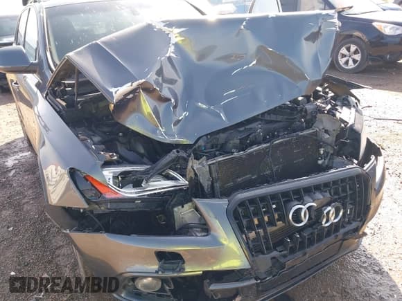 ✅ 2015 Audi Q5 Prestige • VIN: WA1WMAFP8FA055124 • Lot: 42490344. Wystawiony na IAAI z przebiegiem 107 297 mil. Bezpłatny archiwum sprzedaży aukcyjnych z USA i szczegółowy raport historii pojazdu na DreamBid. Zdjęcie 6.