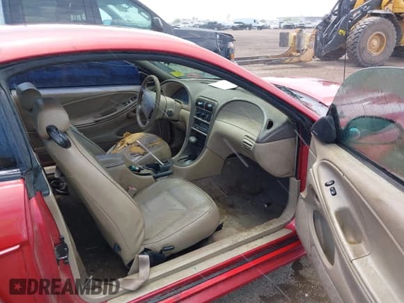 ✅ 2000 Ford Mustang • VIN: 1FAFP4042YF132515 • Лот: 42965690. Опубликован ранее на IAAI с пробегом Не указан. Бесплатный доступ к архиву аукционных продаж из США и подробный отчёт об истории автомобиля на DreamBid. Изображение 5.