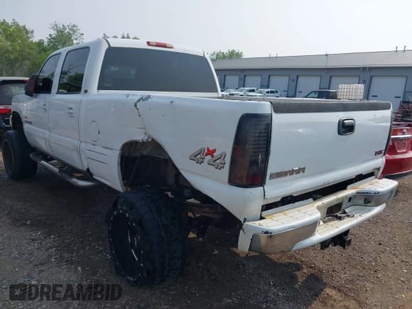 ✅ 2006 Chevrolet Silverado 2500HD LT3 • VIN: 1GCHK23D06F160988 • Лот: 42415980. Опубликован ранее на IAAI с пробегом 306 451 миль. Бесплатный доступ к архиву аукционных продаж из США и подробный отчёт об истории автомобиля на DreamBid. Изображение 3.