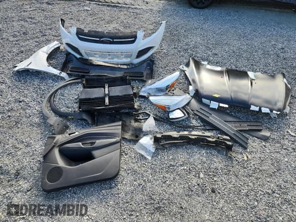 ✅ 2014 Ford Escape SE • VIN: 1FMCU0GX0EUD31967 • Lot: 85551535. Wystawiony na Copart z przebiegiem 86 415 mil. Bezpłatny archiwum sprzedaży aukcyjnych z USA i szczegółowy raport historii pojazdu na DreamBid. Zdjęcie 13.