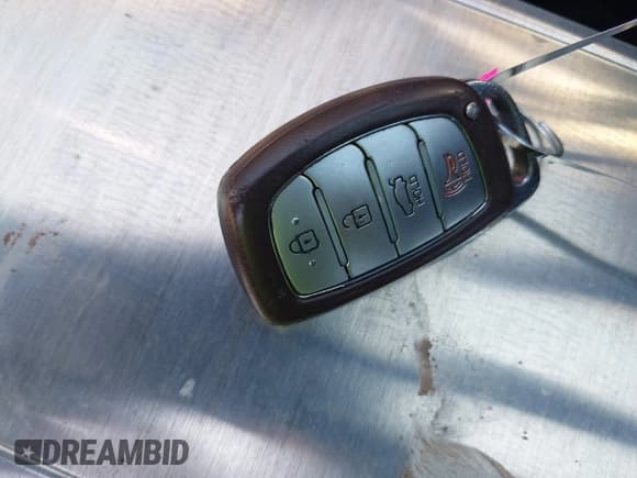 ✅ 2017 Hyundai Elantra Value Edition • VIN: 5NPD84LF0HH211697 • Lot: 43172654. Listed on IAAI with 105,041 mi. Free auction sales archive from the USA and detailed vehicle history report at DreamBid. Image 11.