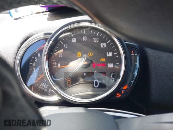 ✅ 2018 MINI Countryman Cooper • VIN: WMZYV5C37J3E03421 • Lot: 42238016. Wystawiony na IAAI z przebiegiem 93 810 mil. Bezpłatny archiwum sprzedaży aukcyjnych z USA i szczegółowy raport historii pojazdu na DreamBid. Zdjęcie 7.