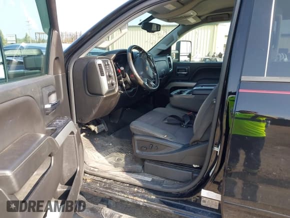 ✅ 2018 Chevrolet Silverado 2500HD LT • VIN: 1GC1KVEY3JF287701 • Lot: 42992874. Wystawiony na IAAI z przebiegiem 146 945 mil. Bezpłatny archiwum sprzedaży aukcyjnych z USA i szczegółowy raport historii pojazdu na DreamBid. Zdjęcie 6.