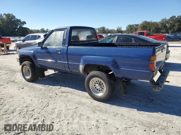 ✅ 1987 Toyota Pickup • VIN: JT4RN63R6H0104719 • Лот: 88113275. Опубликован ранее на Copart с пробегом 153 416 миль. Бесплатный доступ к архиву аукционных продаж из США и подробный отчёт об истории автомобиля на DreamBid. Изображение 2.