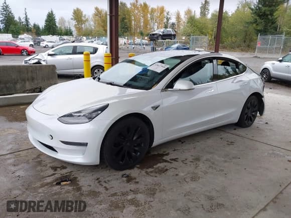 ✅ 2019 Tesla Model 3 Long Range • VIN: 5YJ3E1EB6KF511750 • Lot: 43627568. Wystawiony na IAAI z przebiegiem 53 488 mil. Bezpłatny archiwum sprzedaży aukcyjnych z USA i szczegółowy raport historii pojazdu na DreamBid. Zdjęcie 16.