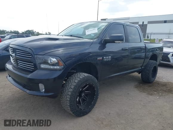 ✅ 2015 Ram 1500 Sport • VIN: 1C6RR6MT0FS535693 • Lot: 43516102. Wystawiony na IAAI z przebiegiem 159 808 mil. Bezpłatny archiwum sprzedaży aukcyjnych z USA i szczegółowy raport historii pojazdu na DreamBid. Zdjęcie 2.