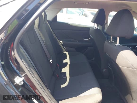 ✅ 2021 Hyundai Elantra SE • VIN: KMHLL4AG4MU173585 • Lot: 42592182. Listed on IAAI with 62,662 mi. Free auction sales archive from the USA and detailed vehicle history report at DreamBid. Image 8.