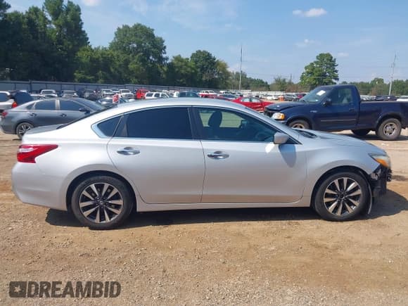 ✅ 2017 Nissan Altima SV • VIN: 1N4AL3AP5HC262413 • Lot: 43224431. Listed on IAAI with 163,929 mi. Free auction sales archive from the USA and detailed vehicle history report at DreamBid. Image 14.