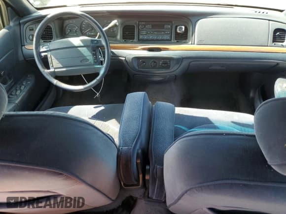 ✅ 1995 Ford Crown Victoria LX • VIN: 2FALP74W0SX150345 • Lot: 51432975. Wystawiony na Copart z przebiegiem 130 372 mil. Bezpłatny archiwum sprzedaży aukcyjnych z USA i szczegółowy raport historii pojazdu na DreamBid. Zdjęcie 8.