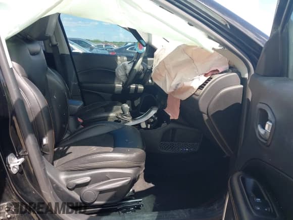 ✅ 2018 Jeep Compass Altitude • VIN: 3C4NJCBB0JT272524 • Lot: 42194559. Listed on IAAI with 125,608 mi. Free auction sales archive from the USA and detailed vehicle history report at DreamBid. Image 5.