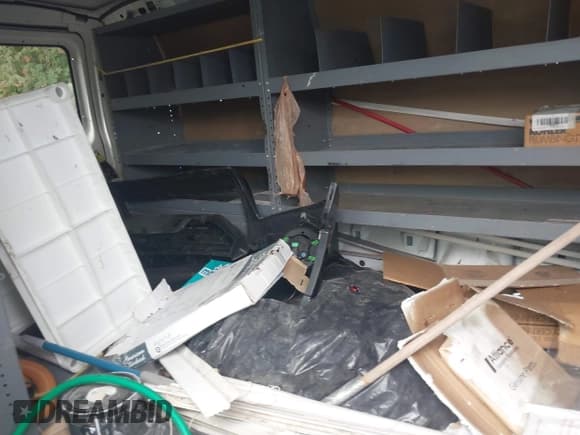 ✅ 2012 Ford Econoline Cargo Commercial • VIN: 1FTNE1EW9CDB10164 • Lot: 43173502. Wystawiony na IAAI z przebiegiem 208 933 mil. Bezpłatny archiwum sprzedaży aukcyjnych z USA i szczegółowy raport historii pojazdu na DreamBid. Zdjęcie 8.