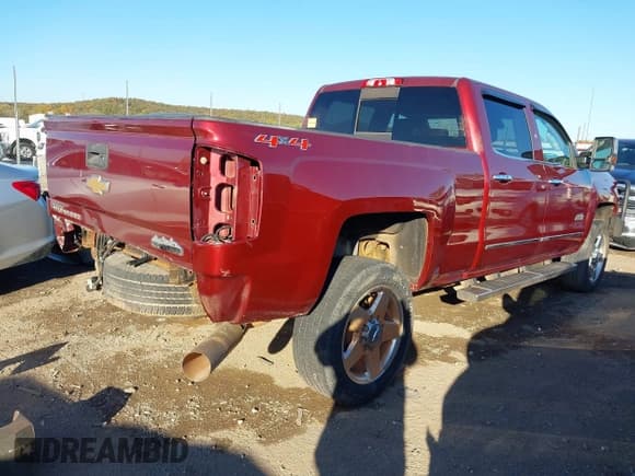✅ 2015 Chevrolet Silverado 2500HD High Country • VIN: 1GC1KXE85FF538303 • Lot: 43607471. Wystawiony na IAAI z przebiegiem 216 084 mil. Bezpłatny archiwum sprzedaży aukcyjnych z USA i szczegółowy raport historii pojazdu na DreamBid. Zdjęcie 4.