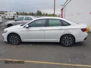 ✅ 2023 Volkswagen Jetta S • VIN: 3VW4M7BU2PM026795 • Lot: 43335616. Wystawiony na IAAI z przebiegiem 27 812 mil. Bezpłatny archiwum sprzedaży aukcyjnych z USA i szczegółowy raport historii pojazdu na DreamBid. Zdjęcie 14.