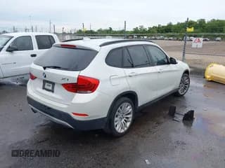 ✅ 2013 BMW X1 28i • VIN: WBAVM1C53DVW44816 • Lot: 42998838. Wystawiony na IAAI z przebiegiem 124 649 mil. Bezpłatny archiwum sprzedaży aukcyjnych z USA i szczegółowy raport historii pojazdu na DreamBid. Zdjęcie 4.
