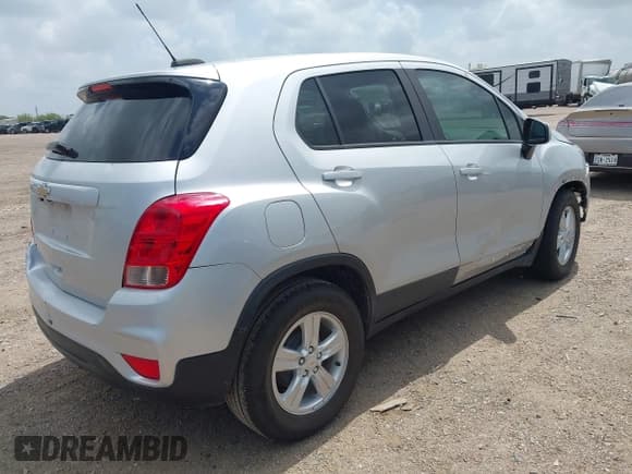 ✅ 2021 Chevrolet Trax LS • VIN: KL7CJKSB4MB301642 • Lot: 42396345. Listed on IAAI with 114,745 mi. Free auction sales archive from the USA and detailed vehicle history report at DreamBid. Image 4.