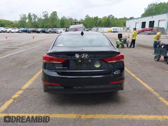 2018 Hyundai Elantra Limited с VIN 5NPD84LF3JH218925, выставлен на аукционе IAAI как лот 42542665 с пробегом 147 774 миль миль и . История ставок и продаж доступна на DreamBid. Изображение 17.