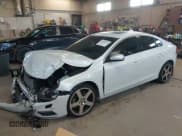 ✅ 2015 Volvo S60 T6 R-Design Platinum • VIN: YV1902THXF2313472 • Lot: 41454201. Wystawiony na IAAI z przebiegiem 64 106 mil. Bezpłatny archiwum sprzedaży aukcyjnych z USA i szczegółowy raport historii pojazdu na DreamBid. Zdjęcie 18.