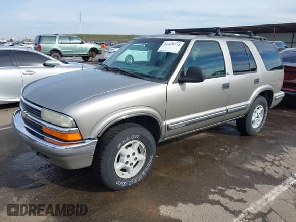 1998 Chevrolet Blazer LT with VIN 1GNDT13W6W2299562, listed as a IAAI auction lot 41569772 with 132,506 mi miles and . Bid and sale history available at DreamBid. Image 17.