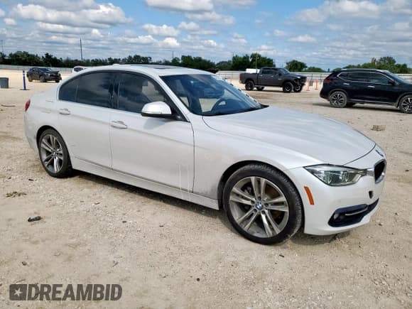✅ 2018 BMW 3 Series 330i • VIN: WBA8B9G51JNU57923 • Lot: 58556075. Listed on Copart with 62,365 mi. Free auction sales archive from the USA and detailed vehicle history report at DreamBid. Image 4.