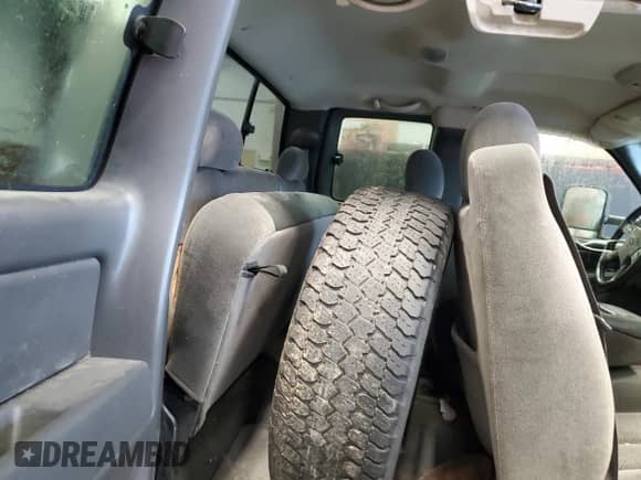 ✅ 2006 Chevrolet Silverado 1500 LS • VIN: 2GCEK19B361143788 • Lot: 78430914. Wystawiony na Copart z przebiegiem Nie podano mil. Skorzystaj z bezpłatnego archiwum sprzedaży aukcyjnych z USA i zobacz szczegółowy raport historii pojazdu na DreamBid. Zdjęcie 10.