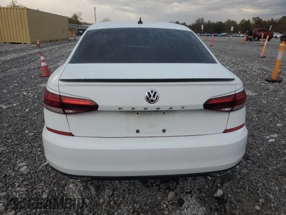 ✅ 2020 Volkswagen Passat R-Line • VIN: 1VWMA7A31LC021486 • Lot: 82633875. Wystawiony na Copart z przebiegiem 85 676 mil. Bezpłatny archiwum sprzedaży aukcyjnych z USA i szczegółowy raport historii pojazdu na DreamBid. Zdjęcie 6.