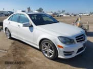 ✅ 2014 Mercedes-Benz C 250 Sport • VIN: WDDGF4HB7ER303117 • Lot: 43831112. Wystawiony na IAAI z przebiegiem 117 187 mil. Bezpłatny archiwum sprzedaży aukcyjnych z USA i szczegółowy raport historii pojazdu na DreamBid. Zdjęcie 1.