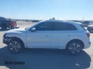 ✅ 2024 Audi Q5 S line Premium Plus • VIN: WA1EAAFY0R2097041 • Lot: 43547960. Wystawiony na IAAI z przebiegiem 7 346 mil. Bezpłatny archiwum sprzedaży aukcyjnych z USA i szczegółowy raport historii pojazdu na DreamBid. Zdjęcie 15.