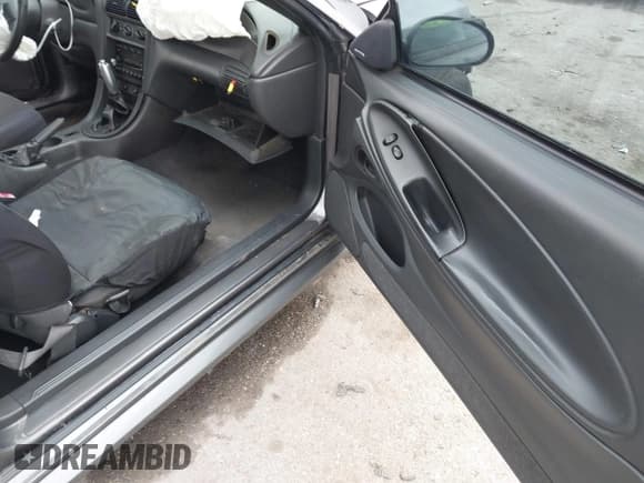 ✅ 2003 Ford Mustang Standard • VIN: 1FAFP40473F383331 • Lot: 42128521. Listed on IAAI with 226,165 mi. Free auction sales archive from the USA and detailed vehicle history report at DreamBid. Image 5.