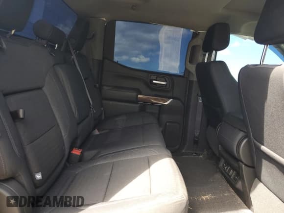 ✅ 2019 Chevrolet Silverado 1500 RST • VIN: 3GCUYEED6KG228893 • Lot: 73188674. Wystawiony na Copart z przebiegiem 43 223 mil. Bezpłatny archiwum sprzedaży aukcyjnych z USA i szczegółowy raport historii pojazdu na DreamBid. Zdjęcie 10.