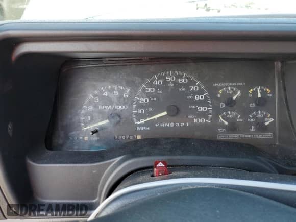 1998 Chevrolet Silverado 1500 with VIN 1GCEC14W8WZ105696, listed as a Copart auction lot 85420185 with 220,727 mi miles and Salvage title. Bid and sale history available at DreamBid. Image 9.
