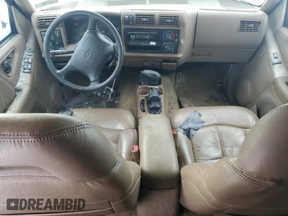 1997 Chevrolet Blazer LS z VIN 1GNDT13W2V2114437, wystawiony jako Copart lot #41458955 z przebiegiem 125 760 mil mil oraz Szkoda całkowita • Salvage title. Historia ofert i sprzedaży dostępna na DreamBid. Obrazek 8.