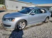 ✅ 2014 Volkswagen Passat S • VIN: 1VWAS7A35EC024457 • Лот: 71877215. Опубликован ранее на Copart с пробегом 83 423 миль. Бесплатный доступ к архиву аукционных продаж из США и подробный отчёт об истории автомобиля на DreamBid. Изображение 1.