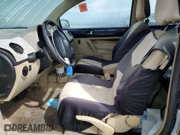 ✅ 2002 Volkswagen Beetle GLX • VIN: 3VWDD21C92M409914 • Lot: 52728695. Wystawiony na Copart z przebiegiem 105 340 mil. Bezpłatny archiwum sprzedaży aukcyjnych z USA i szczegółowy raport historii pojazdu na DreamBid. Zdjęcie 7.