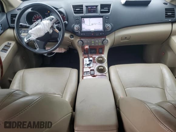 ✅ 2011 Toyota Highlander Limited • VIN: 5TDYK3EH8BS048701 • Lot: 82502425. Listed on Copart with 175,932 mi. Free auction sales archive from the USA and detailed vehicle history report at DreamBid. Image 8.