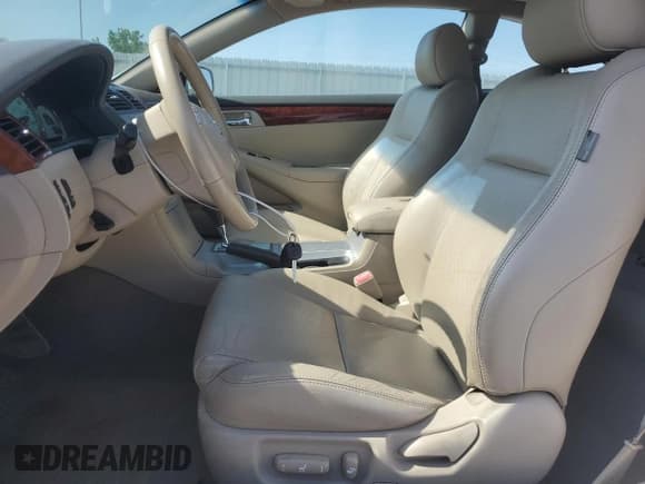 ✅ 2006 Toyota Solara SE • VIN: 4T1CA38P76U102339 • Lot: 61754655. Wystawiony na Copart z przebiegiem 141 759 mil. Bezpłatny archiwum sprzedaży aukcyjnych z USA i szczegółowy raport historii pojazdu na DreamBid. Zdjęcie 7.