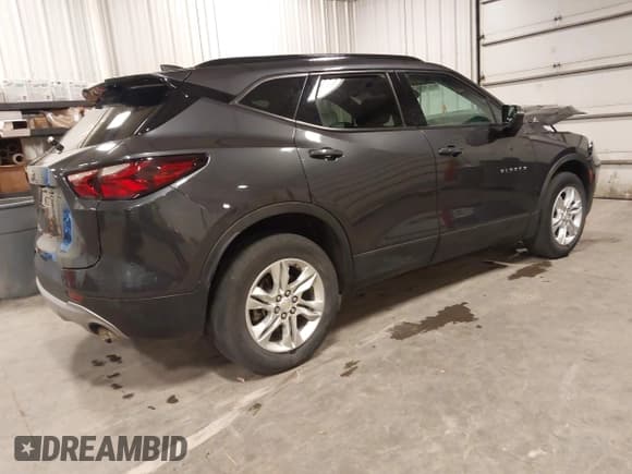 ✅ 2022 Chevrolet Blazer LT • VIN: 3GNKBHR4XNS189027 • Лот: 43516616. Опубликован ранее на IAAI с пробегом 35 913 миль. Бесплатный доступ к архиву аукционных продаж из США и подробный отчёт об истории автомобиля на DreamBid. Изображение 4.