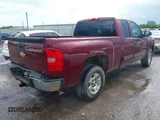 2013 Chevrolet Silverado 1500 LT z VIN 1GCRCSE01DZ183803, wystawiony jako IAAI lot #42115447 z przebiegiem 125 932 mil mil oraz . Historia ofert i sprzedaży dostępna na DreamBid. Obrazek 4.