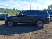 ✅ 2023 Lincoln Aviator Standard • VIN: 5LM5J6XC9PGL26461 • Lot: 43503867. Wystawiony na IAAI z przebiegiem 47 668 mil. Bezpłatny archiwum sprzedaży aukcyjnych z USA i szczegółowy raport historii pojazdu na DreamBid. Zdjęcie 14.