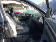 ✅ 2019 Volkswagen Atlas SE • VIN: 1V2UR2CA1KC581323 • Lot: 41775869. Wystawiony na IAAI z przebiegiem 95 186 mil. Bezpłatny archiwum sprzedaży aukcyjnych z USA i szczegółowy raport historii pojazdu na DreamBid. Zdjęcie 5.