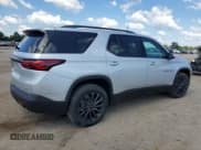 ✅ 2022 Chevrolet Traverse RS • VIN: 1GNERJKW0NJ101955 • Lot: 72691834. Wystawiony na Copart z przebiegiem Nie podano. Bezpłatny archiwum sprzedaży aukcyjnych z USA i szczegółowy raport historii pojazdu na DreamBid. Zdjęcie 3.