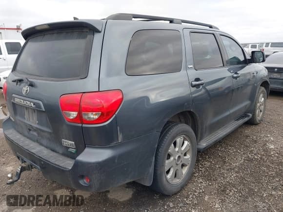 ✅ 2010 Toyota Sequoia SR5 • VIN: 5TDBW5G16AS032243 • Lot: 41568907. Listed on IAAI with 213,838 mi. Free auction sales archive from the USA and detailed vehicle history report at DreamBid. Image 4.