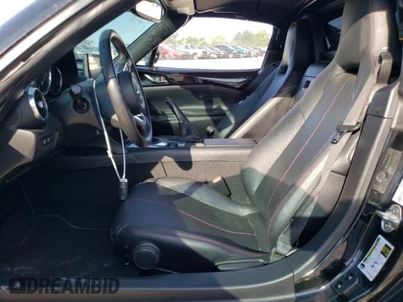 ✅ 2019 Mazda MX-5 Miata Grand Touring • VIN: JM1NDAM76K0307800 • Lot: 58288243. Wystawiony na Copart z przebiegiem 53 060 mil. Bezpłatny archiwum sprzedaży aukcyjnych z USA i szczegółowy raport historii pojazdu na DreamBid. Zdjęcie 7.